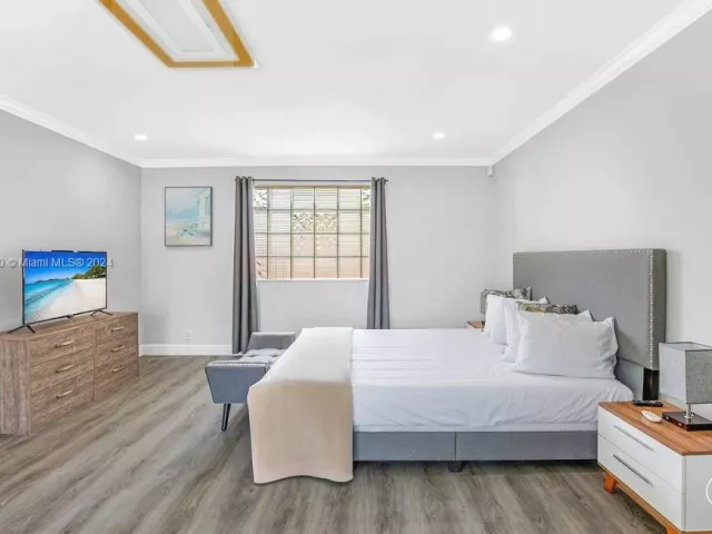 4-bedroom home for rent in Fort Lauderdale - 5320 NE 16th Ter - MondialRealty