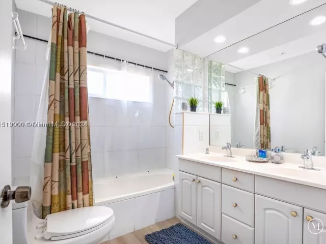 4-bedroom home for rent in Fort Lauderdale - 5320 NE 16th Ter - MondialRealty