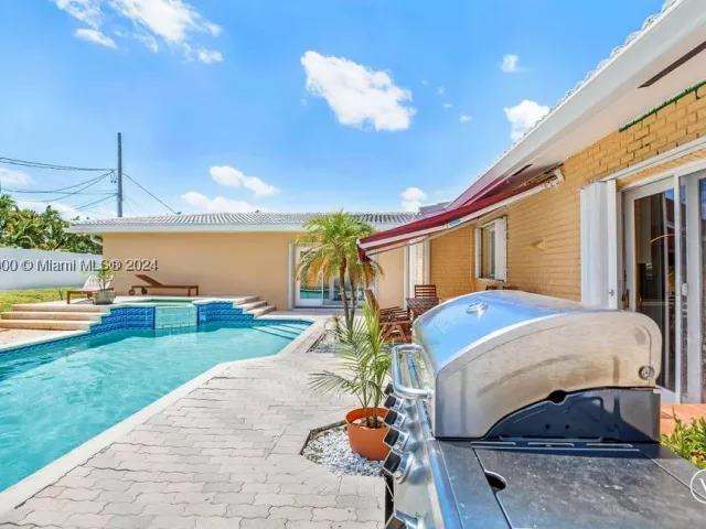 4-bedroom home for rent in Fort Lauderdale - 5320 NE 16th Ter - MondialRealty
