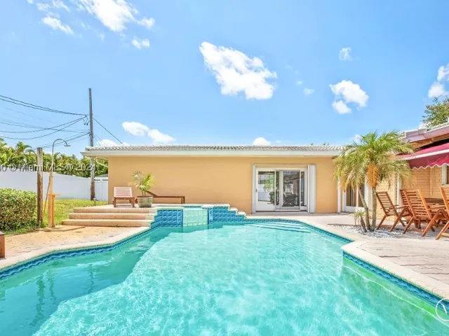 4-bedroom home for rent in Fort Lauderdale - 5320 NE 16th Ter - MondialRealty
