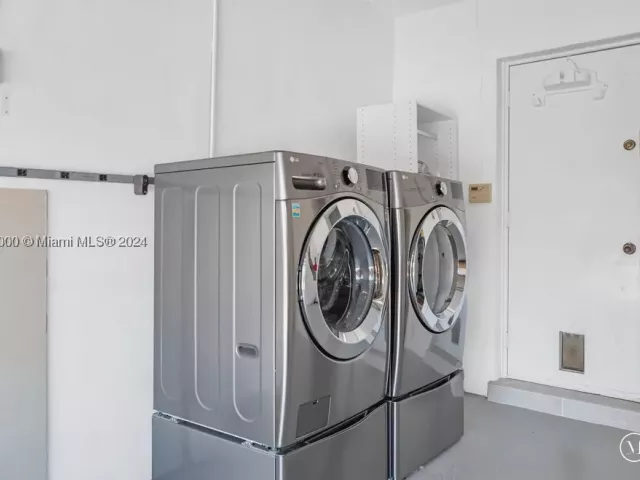 4-bedroom home for rent in Fort Lauderdale - 5320 NE 16th Ter - MondialRealty
