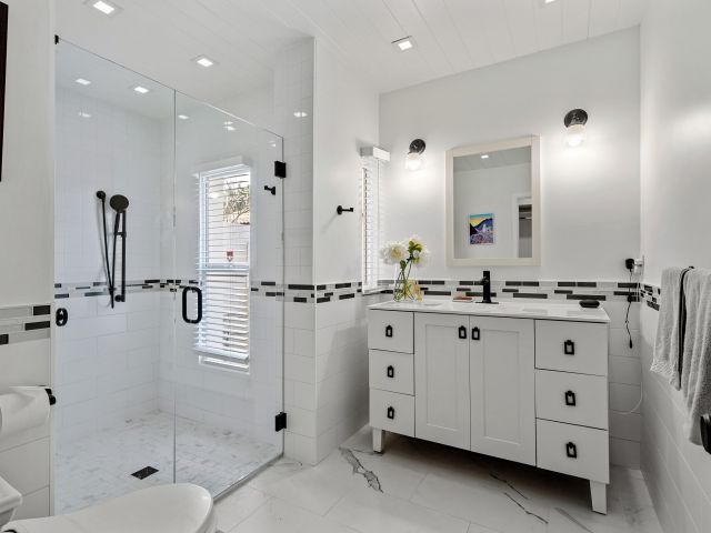 Home for sale at 681 NE Harbour Drive - photo 5941503