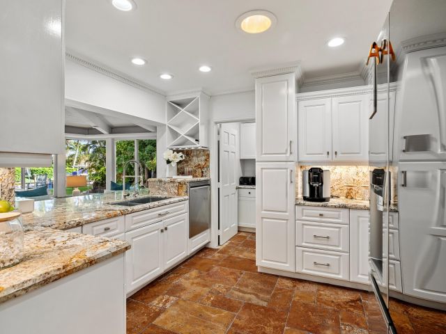 Home for sale at 681 NE Harbour Drive - photo 5941513