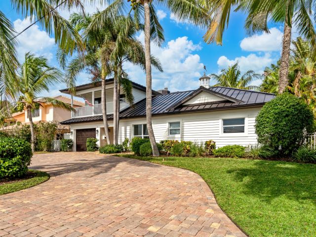 Home for sale at 681 NE Harbour Drive - photo 5941516