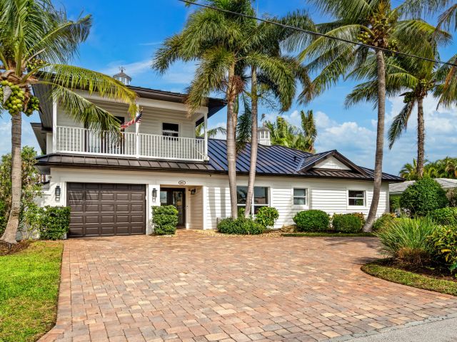 Home for sale at 681 NE Harbour Drive - photo 5941517