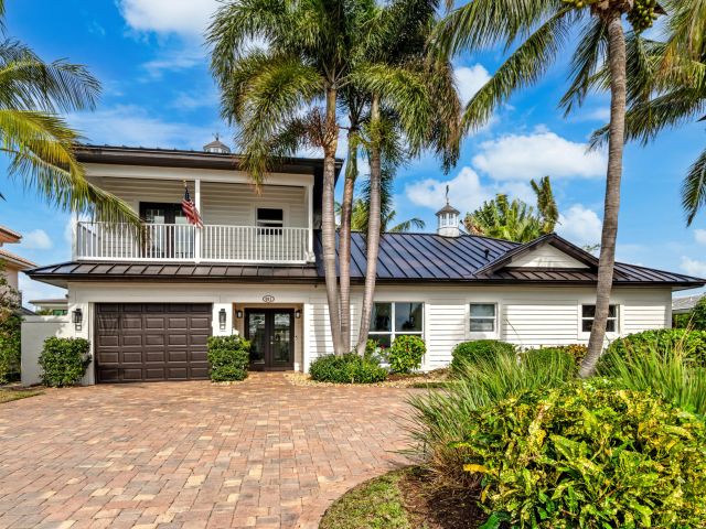 Home for sale at 681 NE Harbour Drive - photo 5941518