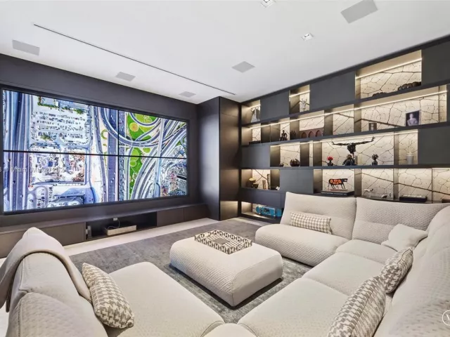 5-bedroom condo for sale in Miami - 1000 Biscayne Blvd 5501 - MondialRealty