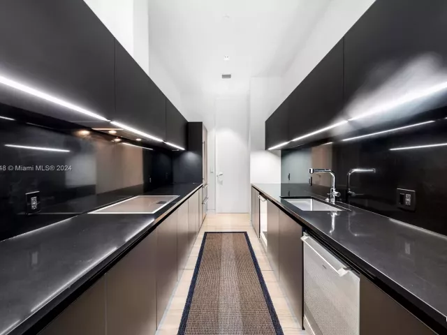 5-bedroom condo for sale in Miami - 1000 Biscayne Blvd 5501 - MondialRealty