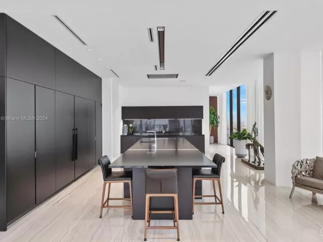 5-bedroom condo for sale in Miami - 1000 Biscayne Blvd 5501 - MondialRealty