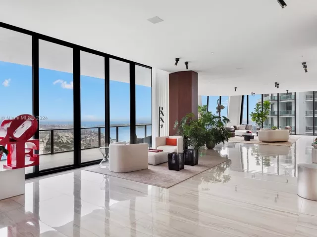 5-bedroom condo for sale in Miami - 1000 Biscayne Blvd 5501 - MondialRealty
