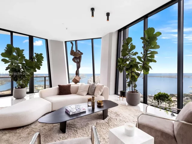 5-bedroom condo for sale in Miami - 1000 Biscayne Blvd 5501 - MondialRealty