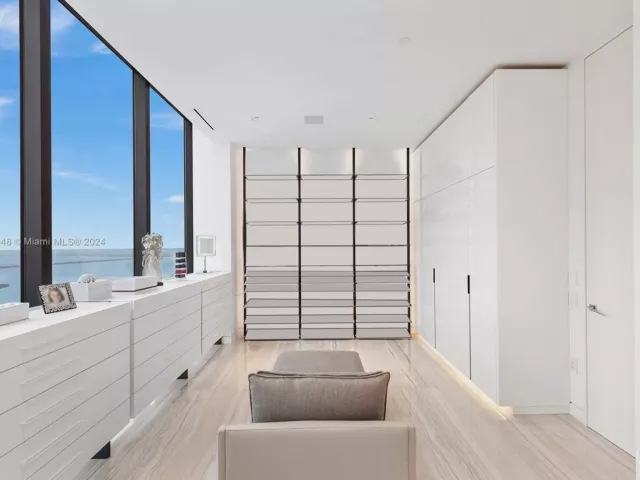 5-bedroom condo for sale in Miami - 1000 Biscayne Blvd 5501 - MondialRealty