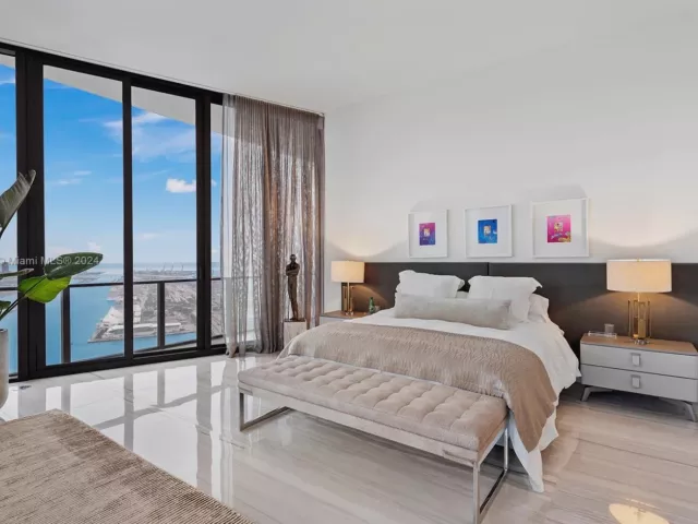 5-bedroom condo for sale in Miami - 1000 Biscayne Blvd 5501 - MondialRealty
