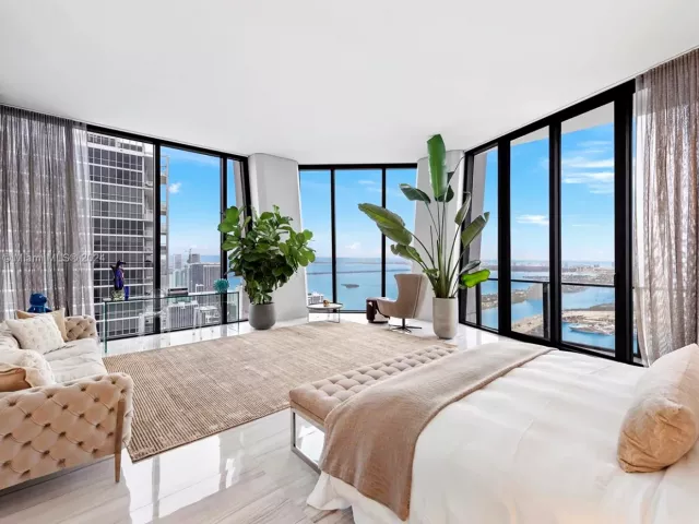 5-bedroom condo for sale in Miami - 1000 Biscayne Blvd 5501 - MondialRealty