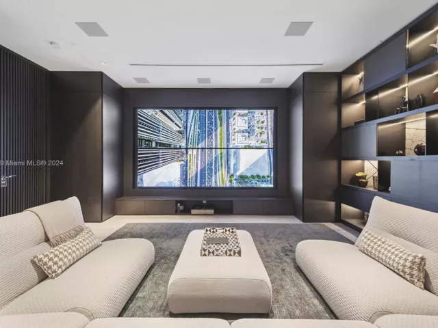 5-bedroom condo for sale in Miami - 1000 Biscayne Blvd 5501 - MondialRealty