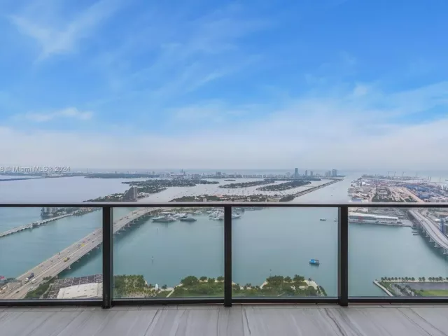 5-bedroom condo for sale in Miami - 1000 Biscayne Blvd 5501 - MondialRealty