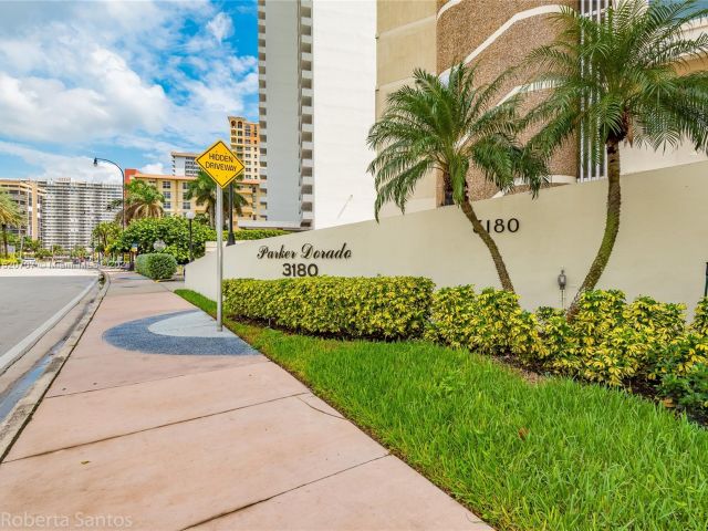 1-bedroom condo for sale in Hallandale Beach - 3180 S Ocean Dr 422 - MondialRealty