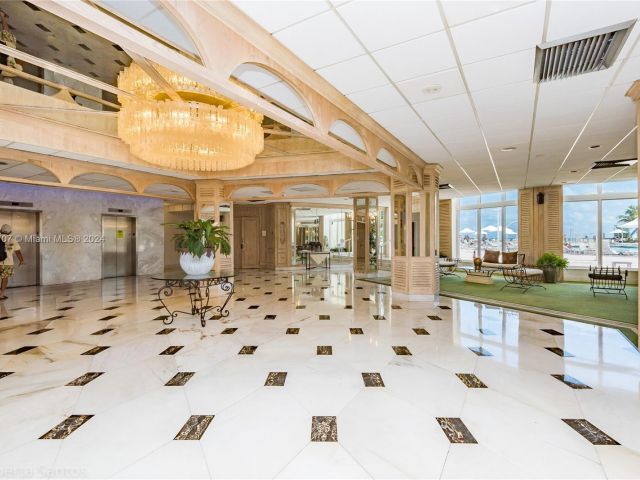 1-bedroom condo for sale in Hallandale Beach - 3180 S Ocean Dr 422 - MondialRealty