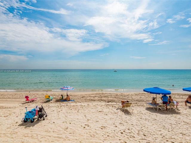1-bedroom condo for sale in Hallandale Beach - 3180 S Ocean Dr 422 - MondialRealty