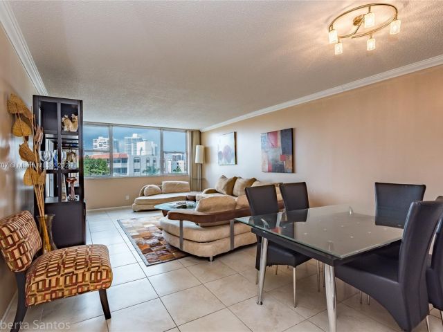 1-bedroom condo for sale in Hallandale Beach - 3180 S Ocean Dr 422 - MondialRealty