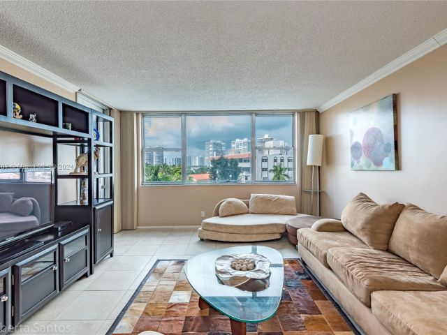 1-bedroom condo for sale in Hallandale Beach - 3180 S Ocean Dr 422 - MondialRealty