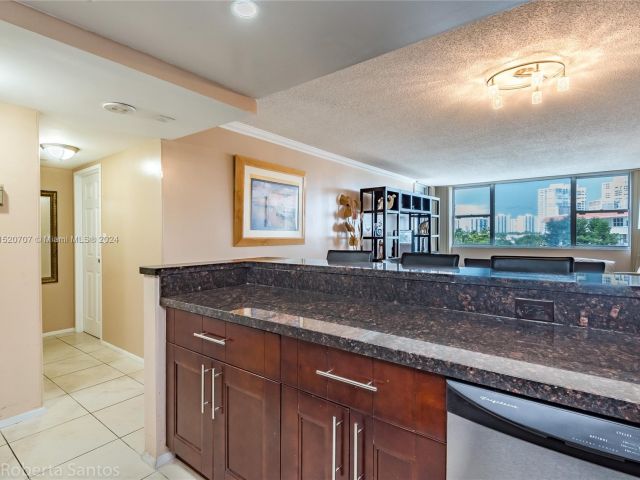 1-bedroom condo for sale in Hallandale Beach - 3180 S Ocean Dr 422 - MondialRealty