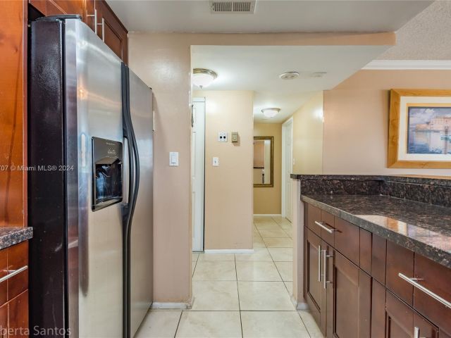 1-bedroom condo for sale in Hallandale Beach - 3180 S Ocean Dr 422 - MondialRealty