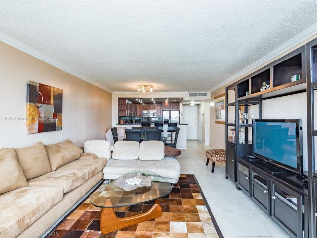1-bedroom condo for sale in Hallandale Beach - 3180 S Ocean Dr 422 - MondialRealty