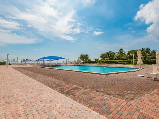 1-bedroom condo for sale in Hallandale Beach - 3180 S Ocean Dr 422 - MondialRealty