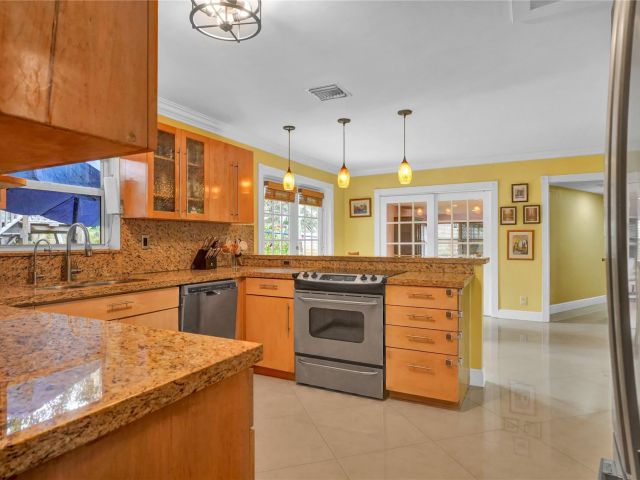 Home for sale at 2924 NW 8th Ave - photo 4908007