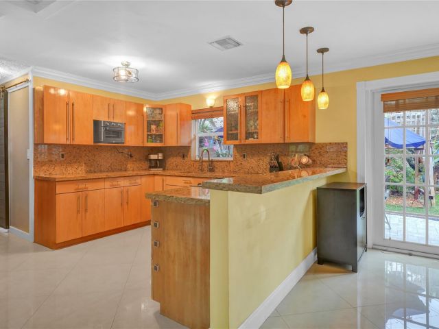 Home for sale at 2924 NW 8th Ave - photo 4908011
