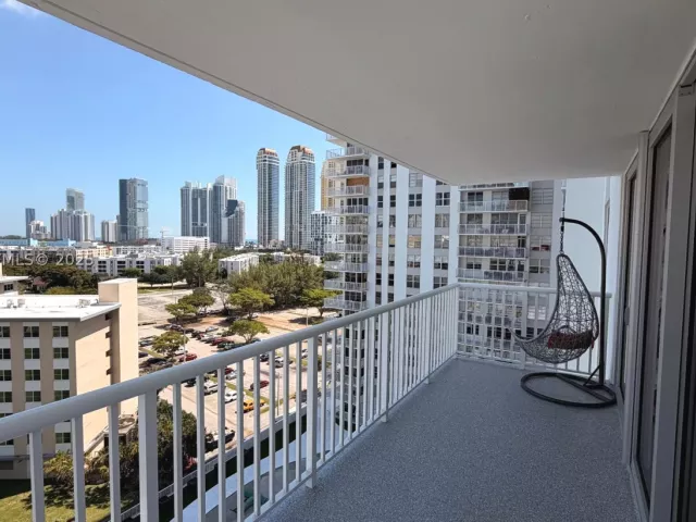 4-bedroom condo for sale in Sunny Isles Beach -  - MondialRealty