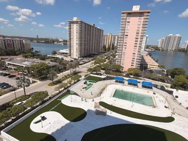 4-bedroom condo for sale in Sunny Isles Beach -  - MondialRealty