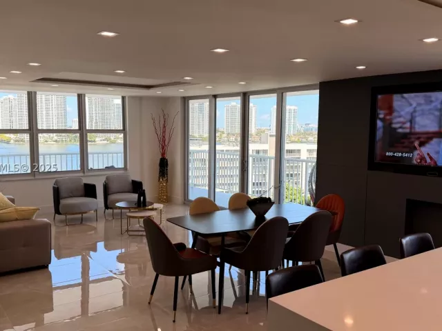 4-bedroom condo for sale in Sunny Isles Beach -  - MondialRealty