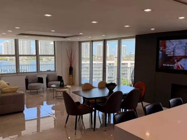 4-bedroom condo for sale in Sunny Isles Beach -  - MondialRealty