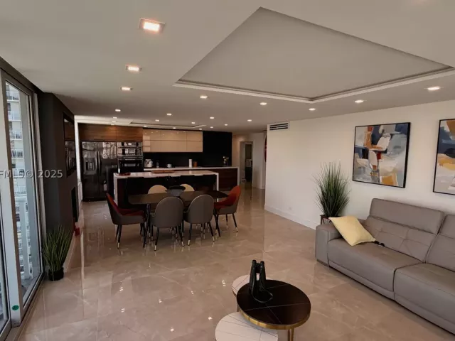 4-bedroom condo for sale in Sunny Isles Beach -  - MondialRealty