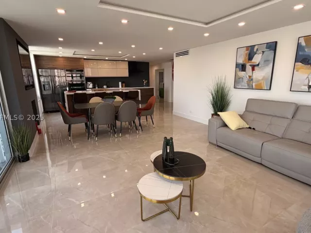 4-bedroom condo for sale in Sunny Isles Beach -  - MondialRealty