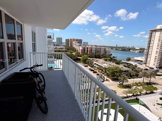 4-bedroom condo for sale in Sunny Isles Beach -  - MondialRealty