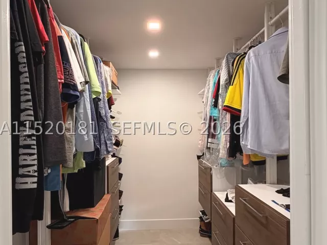 4-bedroom condo for sale in Sunny Isles Beach -  - MondialRealty