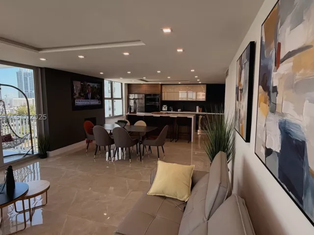 4-bedroom condo for sale in Sunny Isles Beach -  - MondialRealty