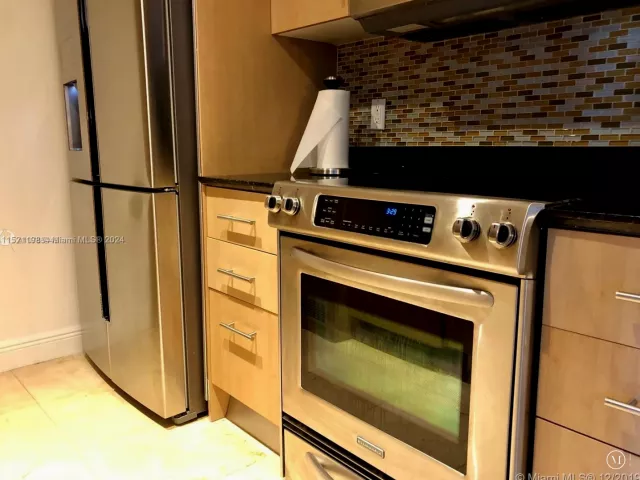 2-bedroom condo for sale in Bal Harbour - 10275 Collins Ave 230 - MondialRealty