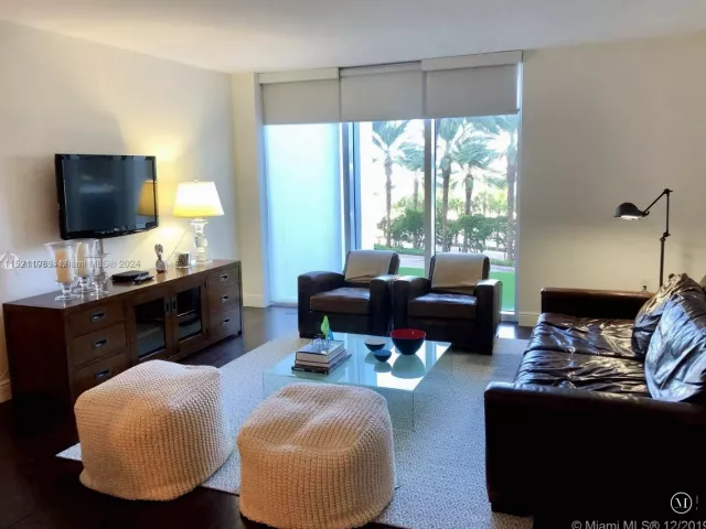 2-bedroom condo for sale in Bal Harbour - 10275 Collins Ave 230 - MondialRealty