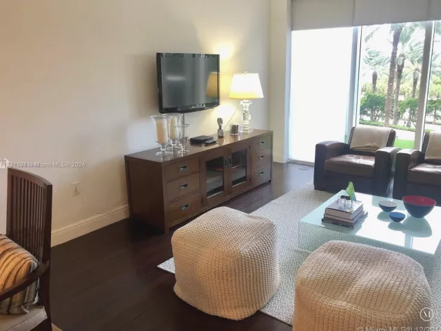 2-bedroom condo for sale in Bal Harbour - 10275 Collins Ave 230 - MondialRealty