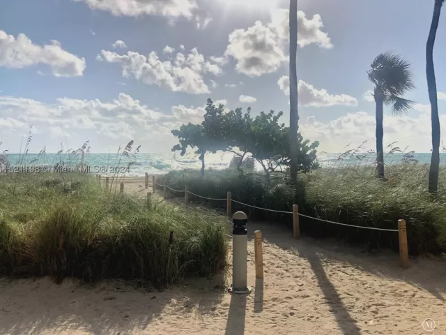 2-bedroom condo for sale in Bal Harbour - 10275 Collins Ave 230 - MondialRealty