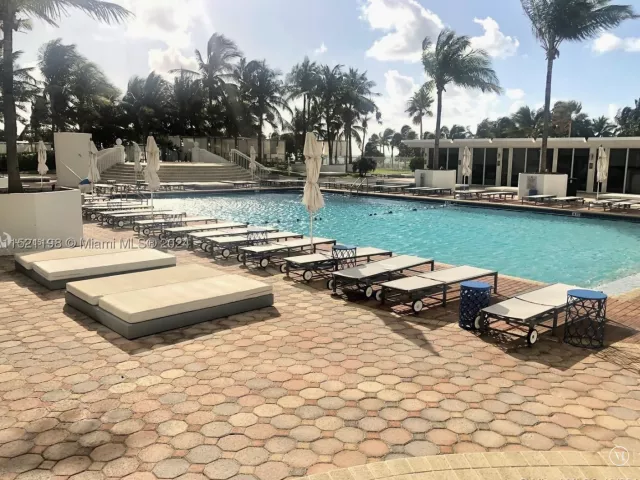 2-bedroom condo for sale in Bal Harbour - 10275 Collins Ave 230 - MondialRealty