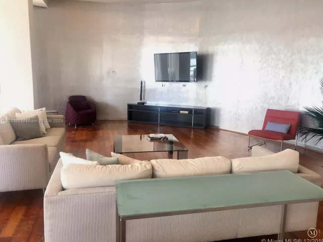 2-bedroom condo for sale in Bal Harbour - 10275 Collins Ave 230 - MondialRealty
