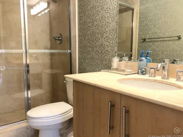 2-bedroom condo for sale in Bal Harbour - 10275 Collins Ave 230 - MondialRealty