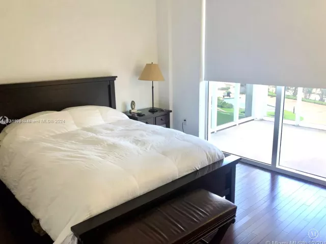 2-bedroom condo for sale in Bal Harbour - 10275 Collins Ave 230 - MondialRealty