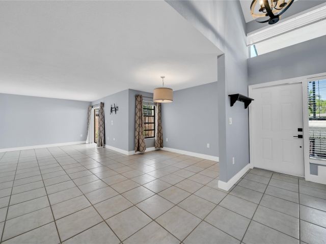 Home for rent at 10910 SW 72nd St 273 - photo 5247580