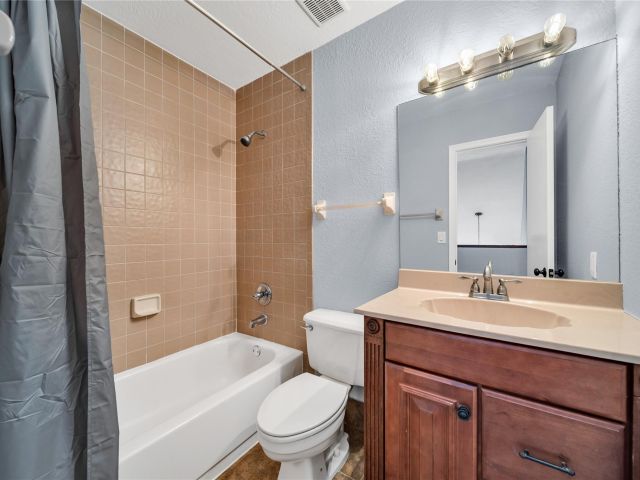 Home for rent at 10910 SW 72nd St 273 - photo 5247585